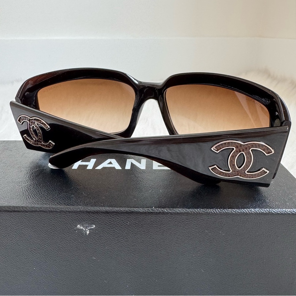 Authentic vintage Chanel brown crocodile embossed 6022 logo sunglasses - Picture 5 of 11